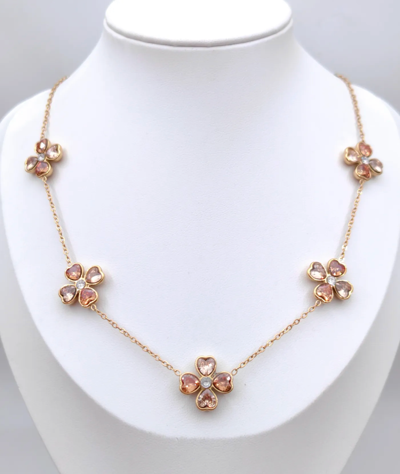 Collier Nubia
