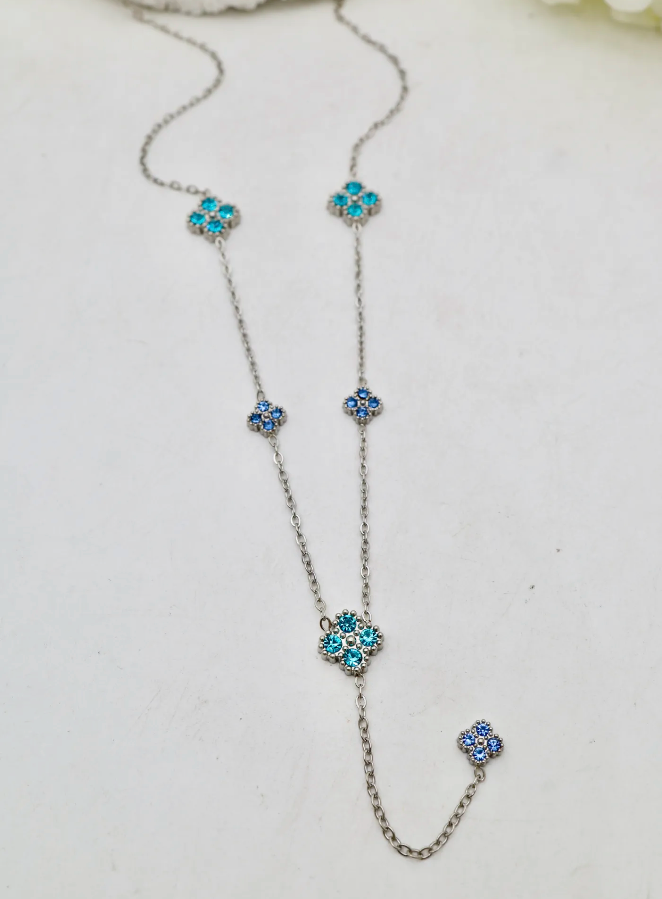 Collier Laura