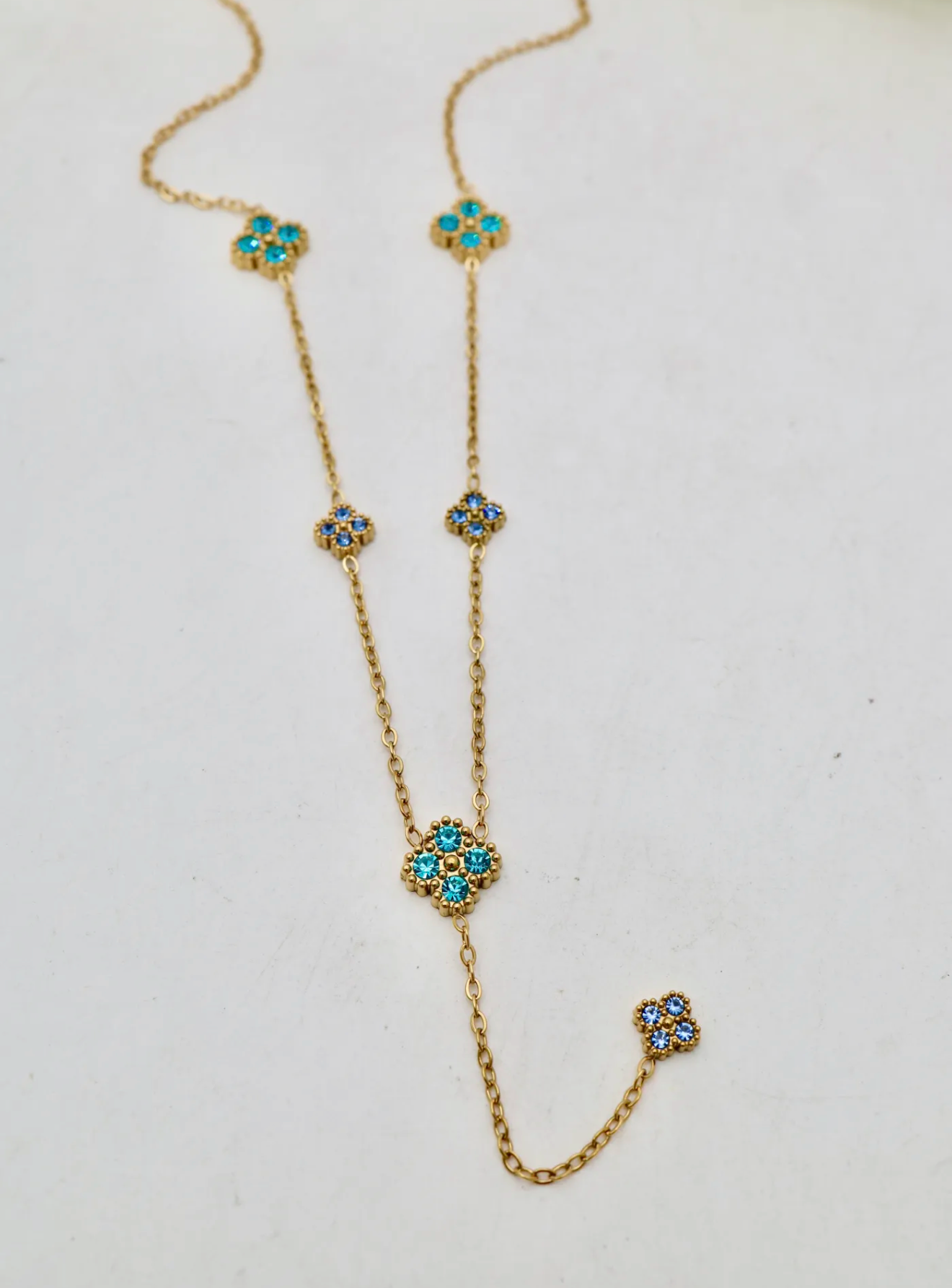 Collier Laura