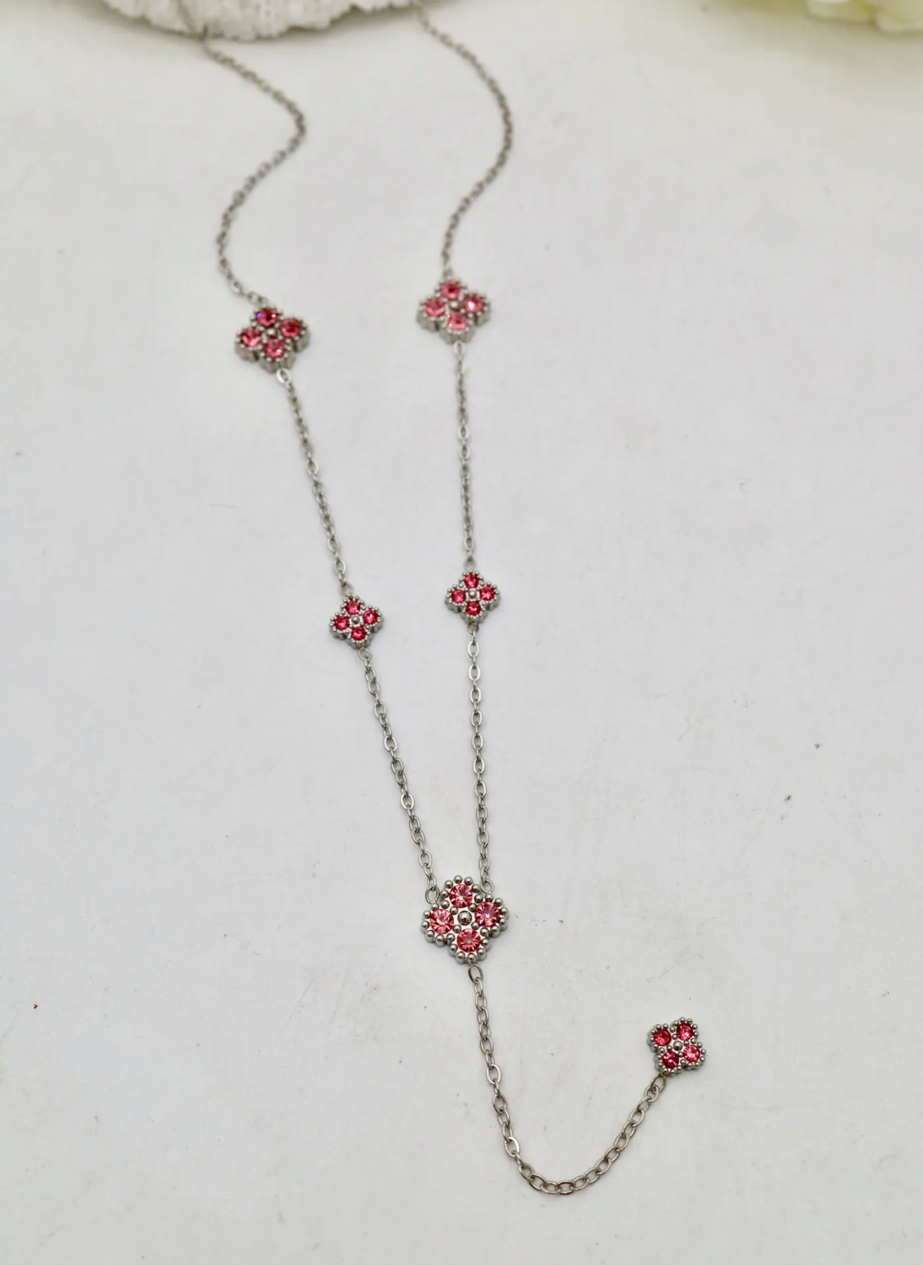 Collier Laura