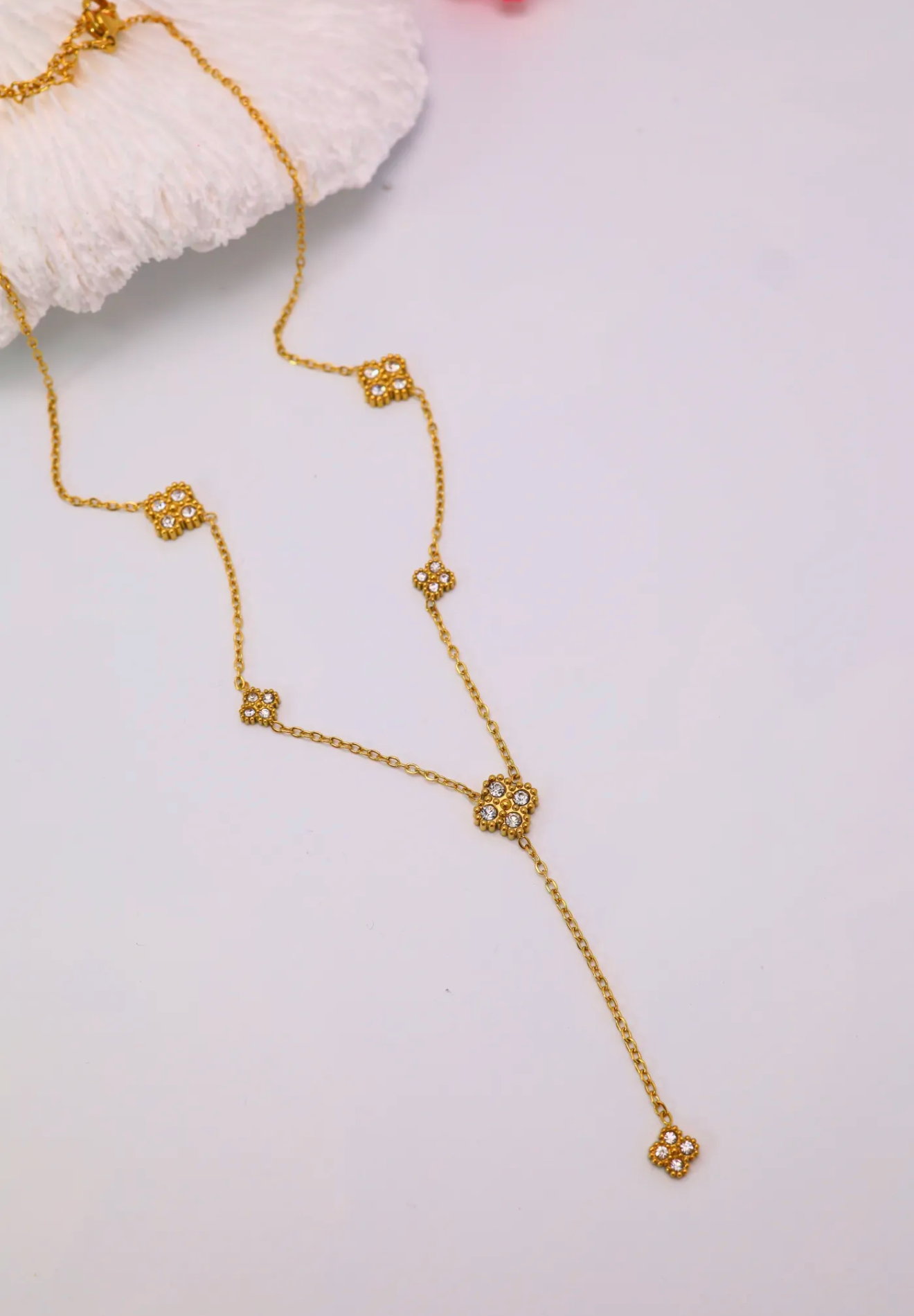 Collier Laura