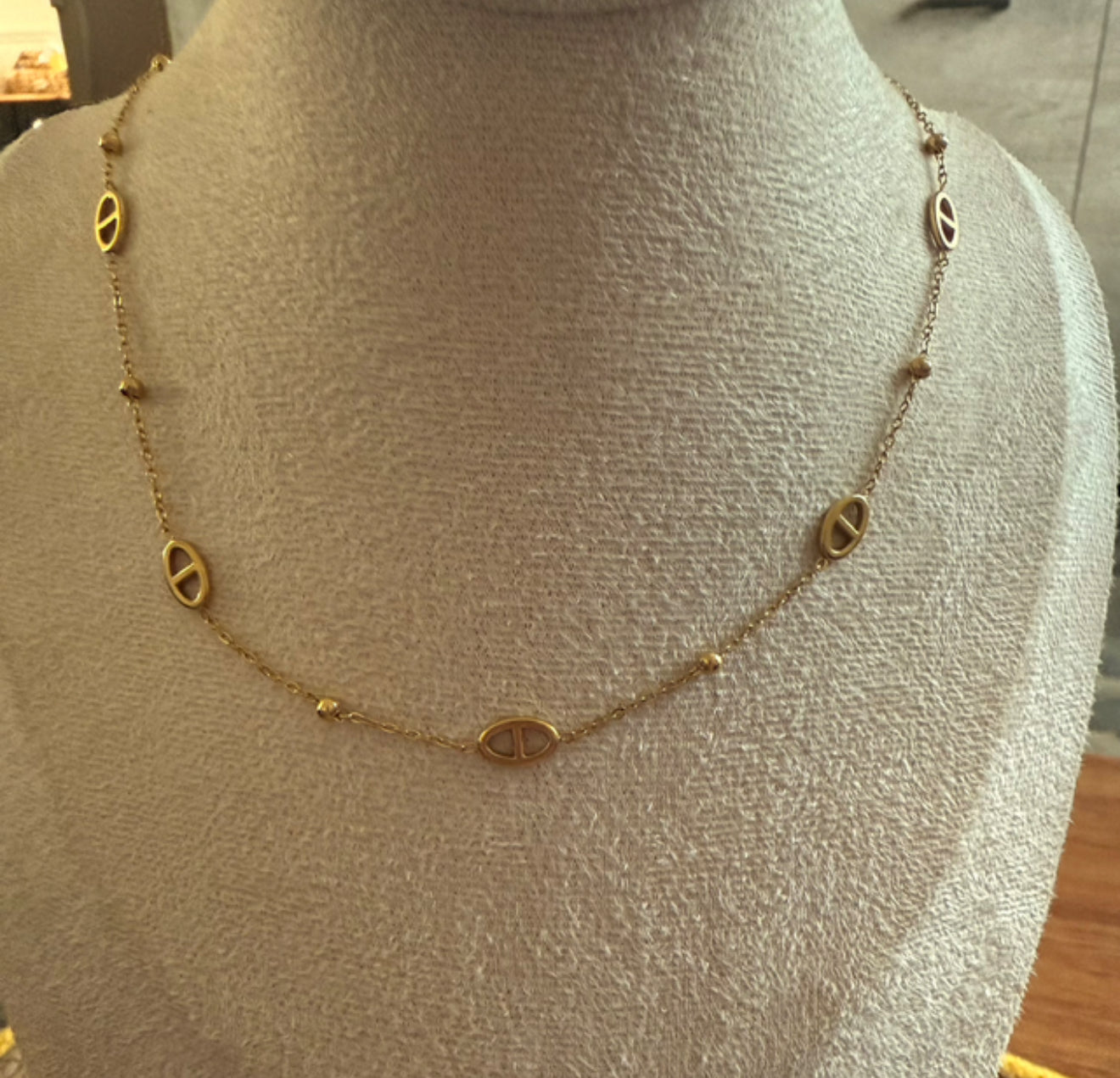 Collier blanche