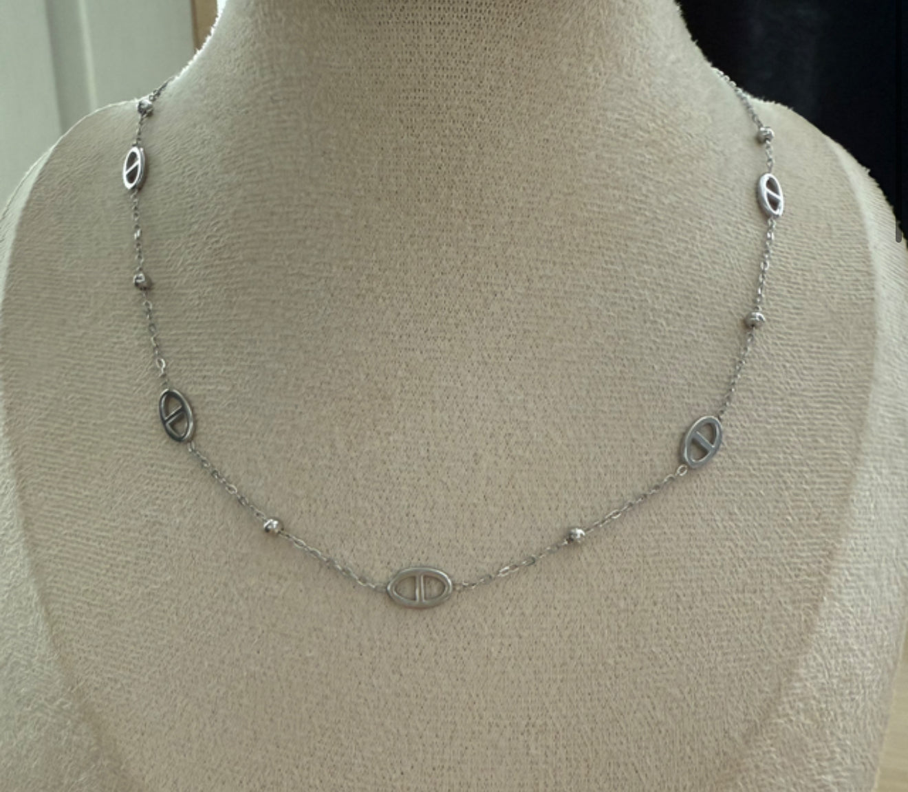 Collier blanche