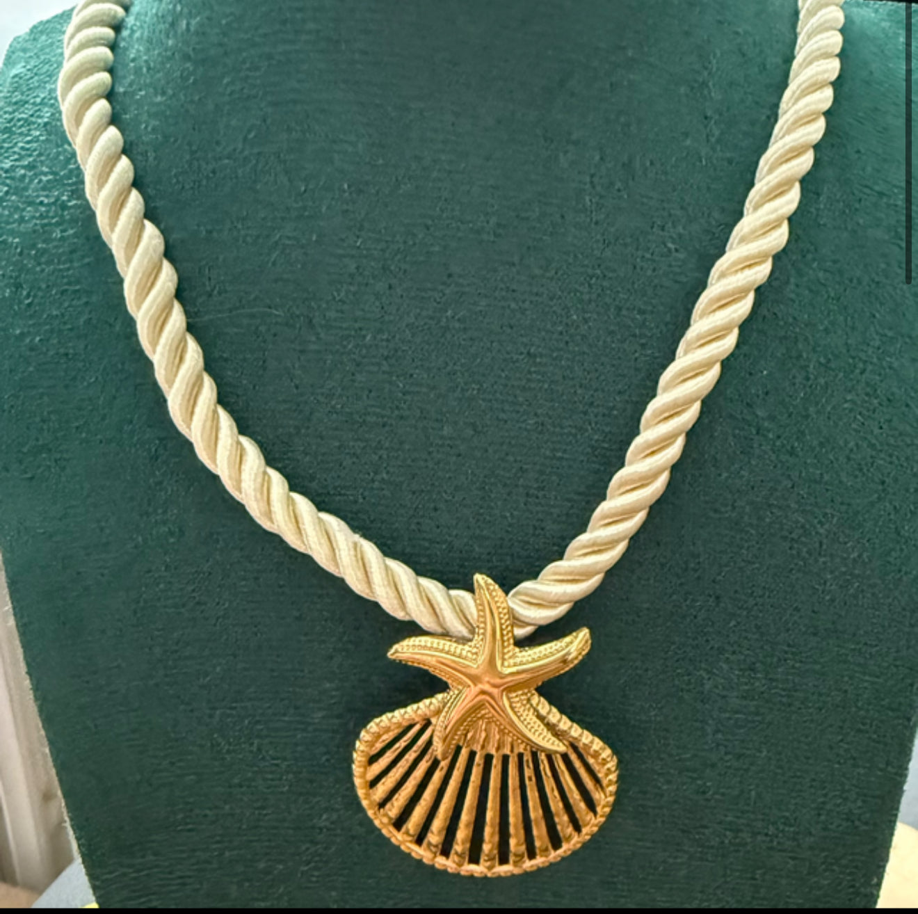 Collier nour
